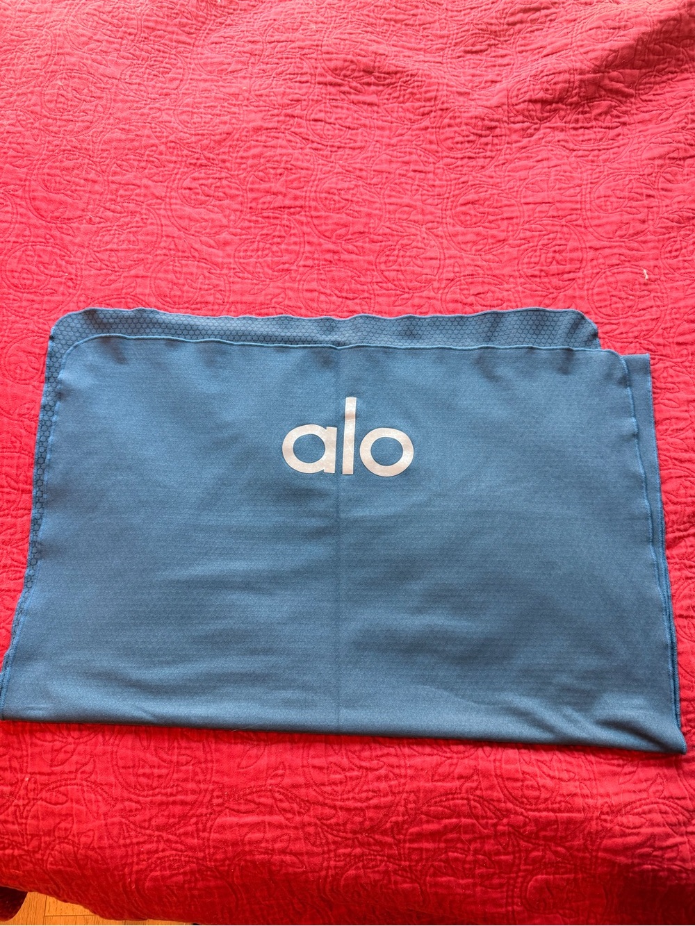 Alo Grounded No-Slip Yoga Mat Towel